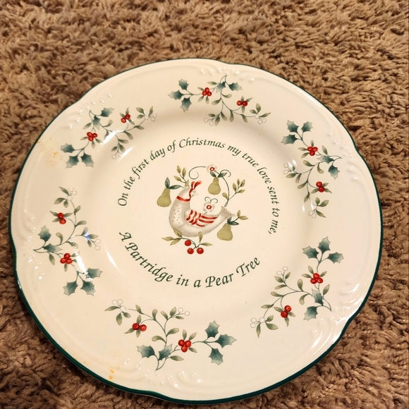 Pfaltzgraff 12 Days Of Christmas Dinner Plates Winterberry® Set Of